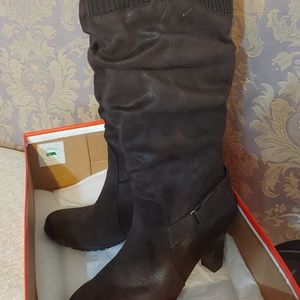 Never worn Aerosoles Brown calf length boots